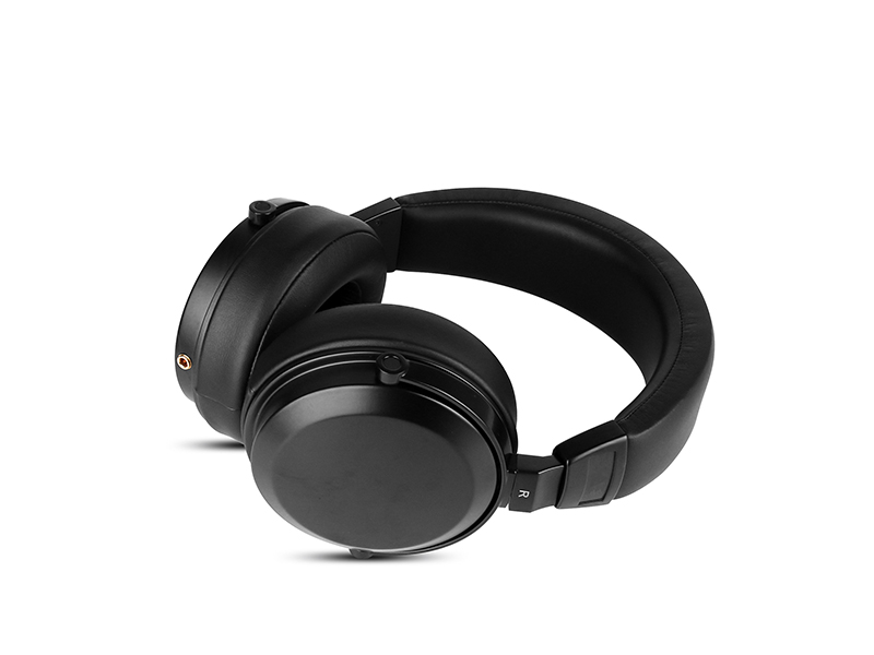 How to choose headphones for novices: What is the difference between monitor headphones and ordinary headphones?